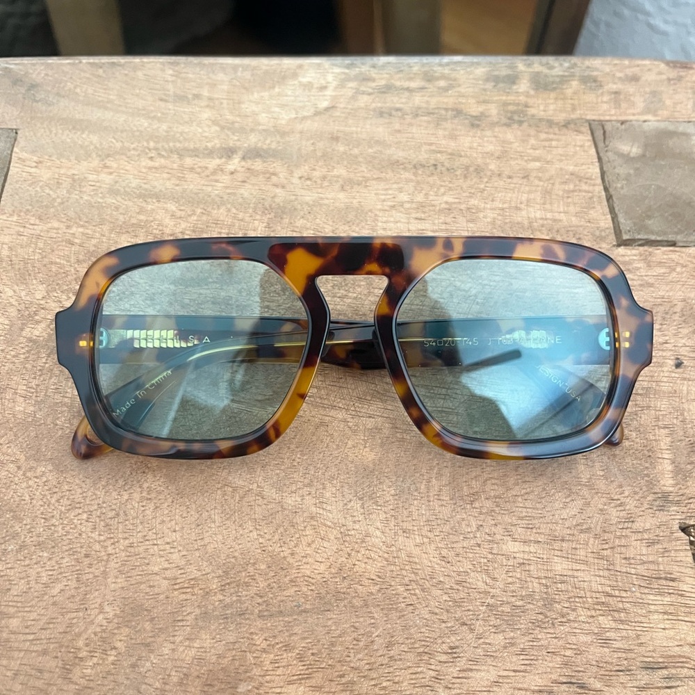 Elisa Johnson Jane in Brown Tortoise